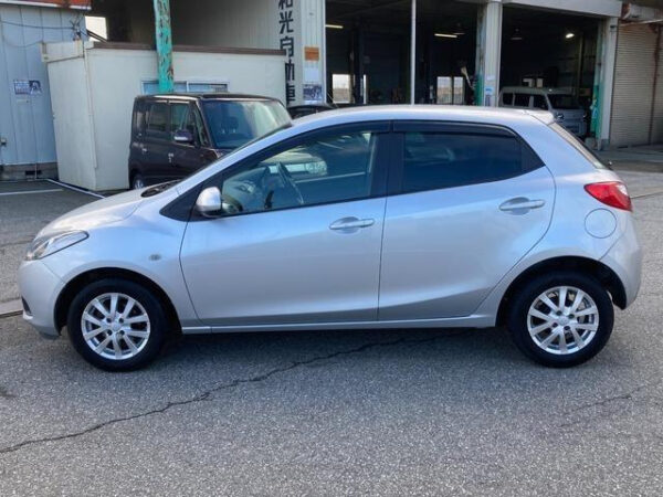 MAZDA DEMIO - Image 20