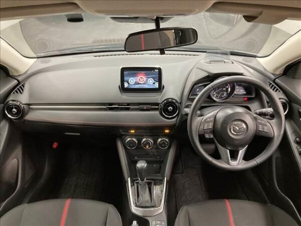MAZDA DEMIO - Image 2
