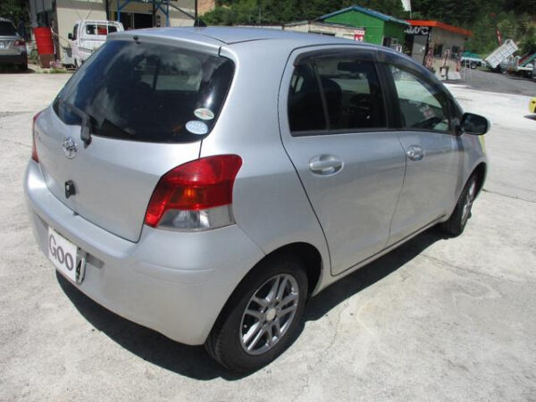 TOYOTA VITZ - Image 5