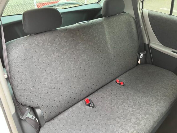 TOYOTA VITZ - Image 5