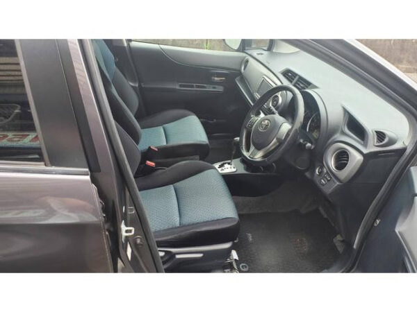 TOYOTA VITZ - Image 5