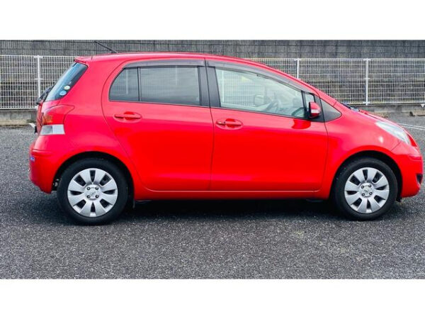 TOYOTA VITZ - Image 5