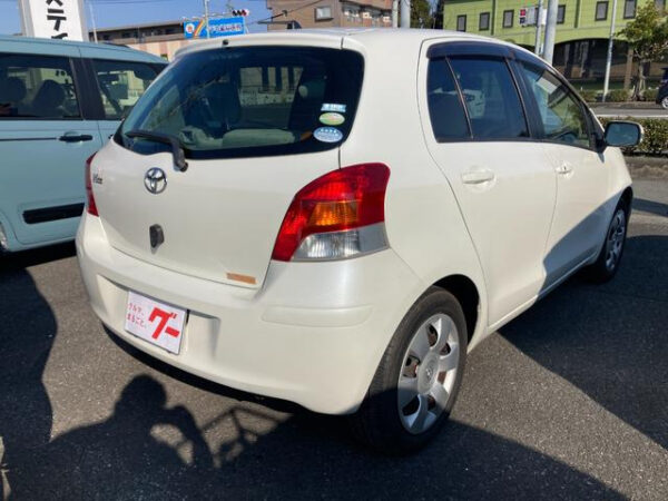 TOYOTA VITZ - Image 5