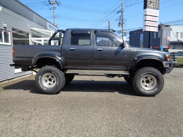 TOYOTA HILUX - Image 5