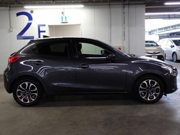 MAZDA DEMIO - Image 6