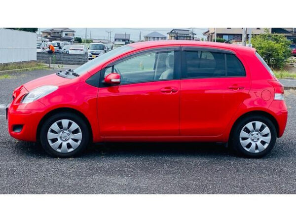 TOYOTA VITZ - Image 6