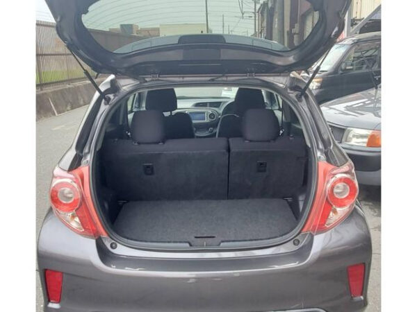 TOYOTA VITZ - Image 7