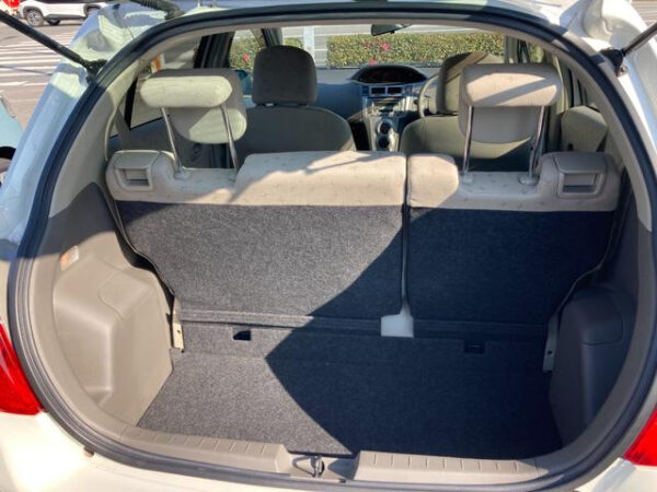 TOYOTA VITZ - Image 7