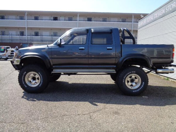 TOYOTA HILUX - Image 7