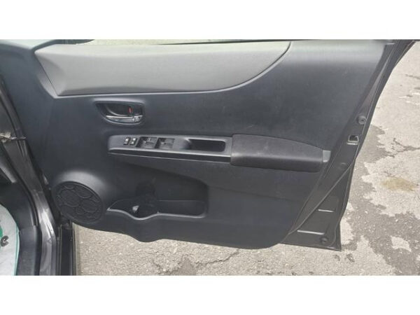 TOYOTA VITZ - Image 8