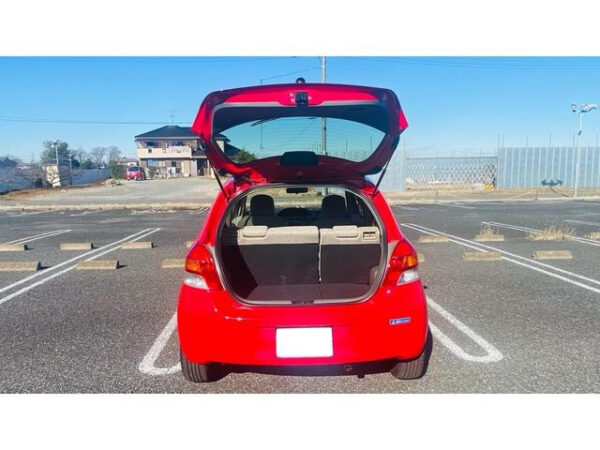 TOYOTA VITZ - Image 8