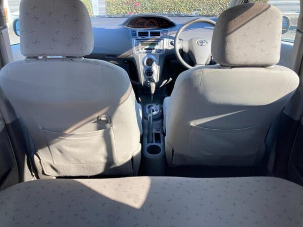 TOYOTA VITZ - Image 8