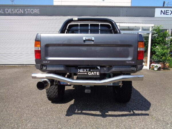 TOYOTA HILUX - Image 8