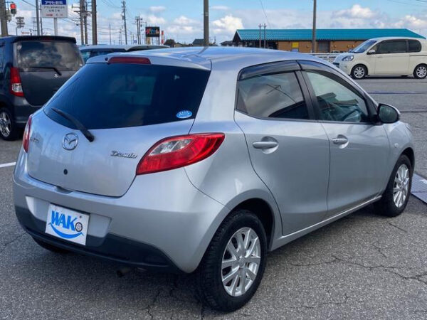 MAZDA DEMIO - Image 8