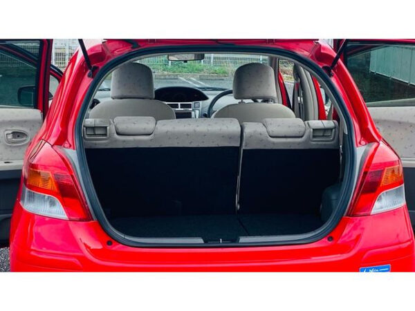 TOYOTA VITZ - Image 9