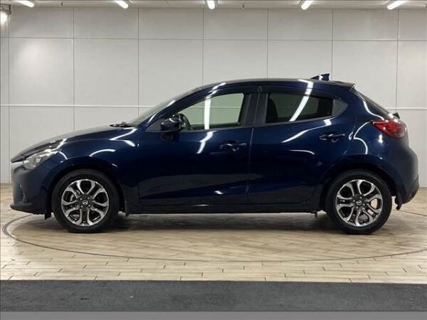 MAZDA DEMIO - Image 7