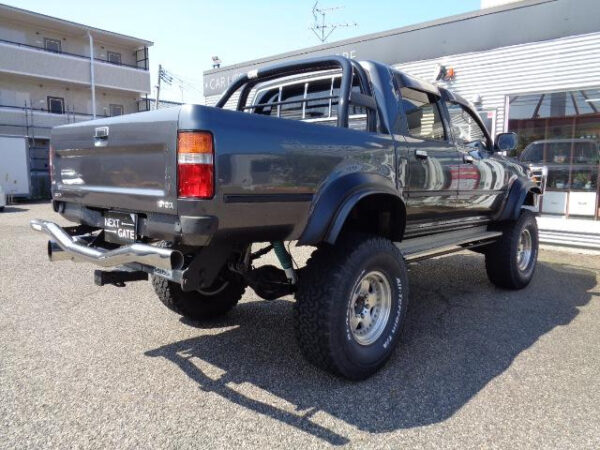 TOYOTA HILUX - Image 10