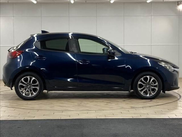 MAZDA DEMIO - Image 8