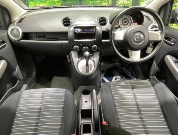 MAZDA DEMIO - Image 7