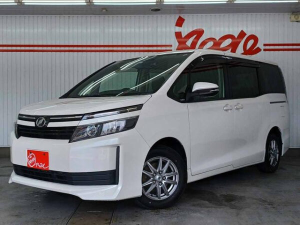 TOYOTA  VOXY - Image 2