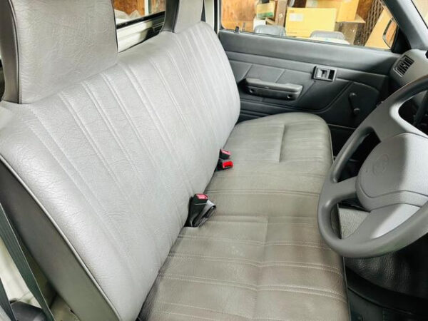 TOYOTA HILUX - Image 11