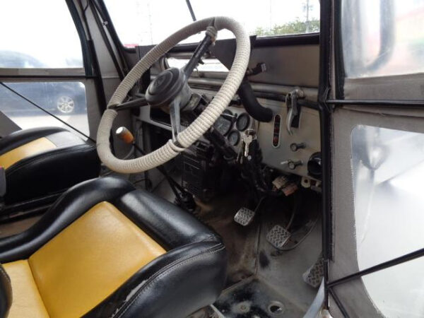 MITSHUBISHI JEEP - Image 12