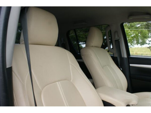 TOYOTA HILUX - Image 11