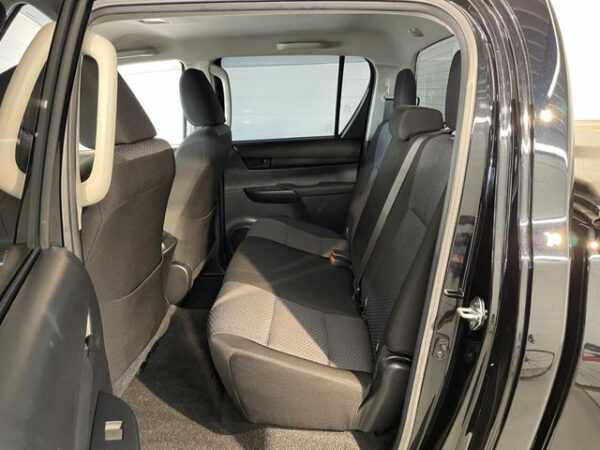 TOYOTA HILUX - Image 11