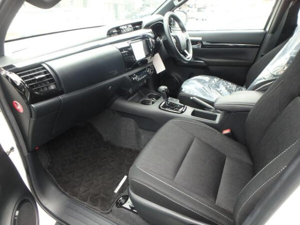TOYOTA HILUX - Image 11