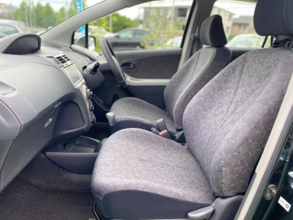 TOYOTA VITZ - Image 11