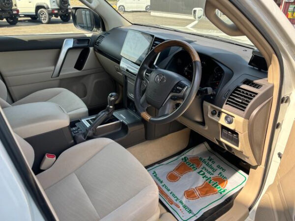 TOYOTA LAND CRUISER PRADO - Image 11