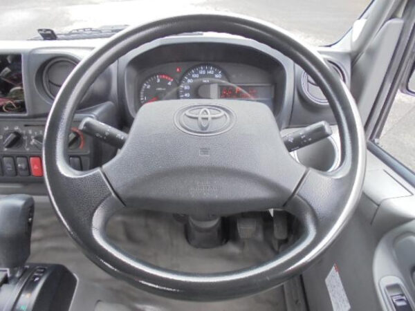 TOYOTA DYNA - Image 12