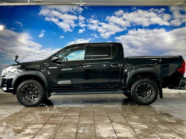 TOYOTA HILUX - Image 12