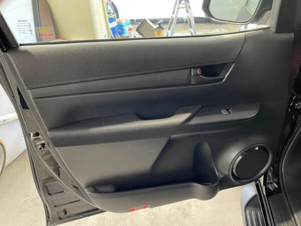 TOYOTA HILUX - Image 12