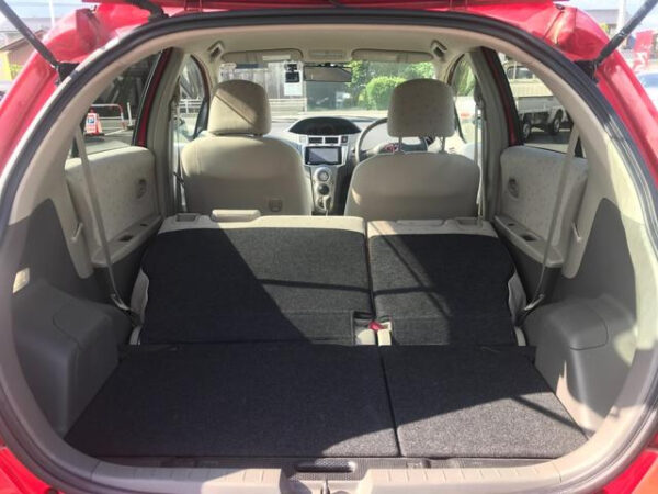 TOYOTA VITZ - Image 12