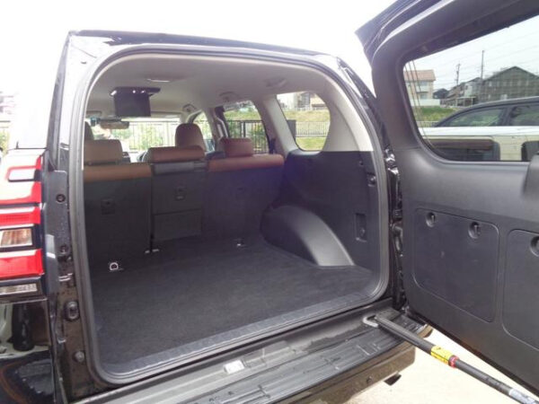 TOYOTA LAND CRUISER PRADO - Image 12
