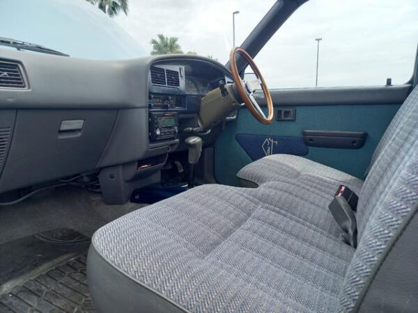 TOYOTA HILUX - Image 13