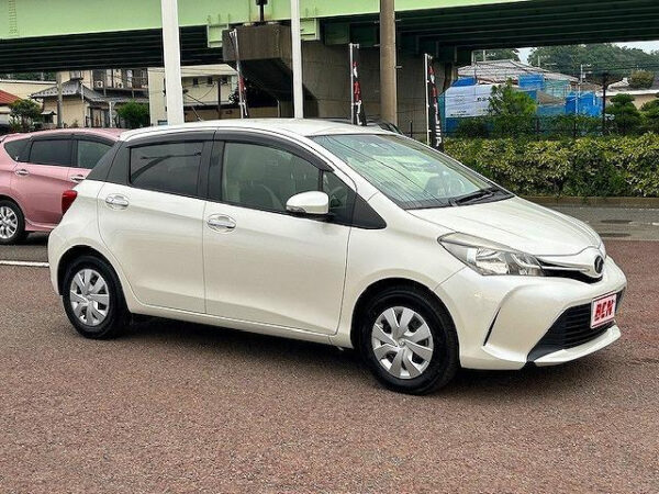 TOYOTA VITZ - Image 13