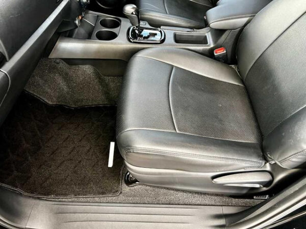 TOYOTA HILUX - Image 13
