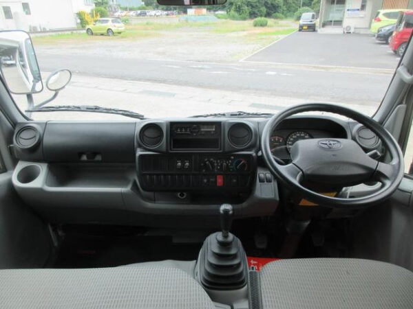 TOYOTA DYNA - Image 13