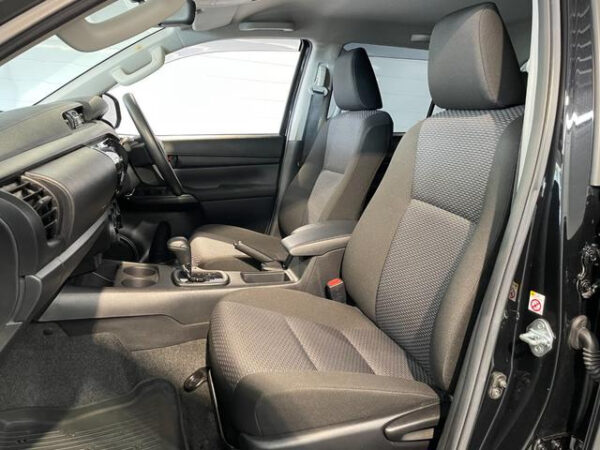 TOYOTA HILUX - Image 13
