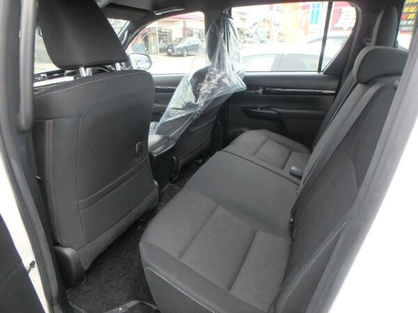 TOYOTA HILUX - Image 13