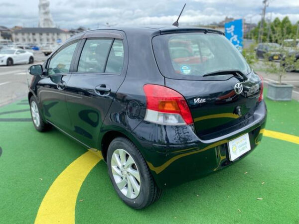 TOYOTA VITZ - Image 13