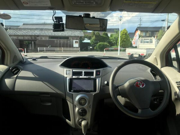 TOYOTA VITZ - Image 13