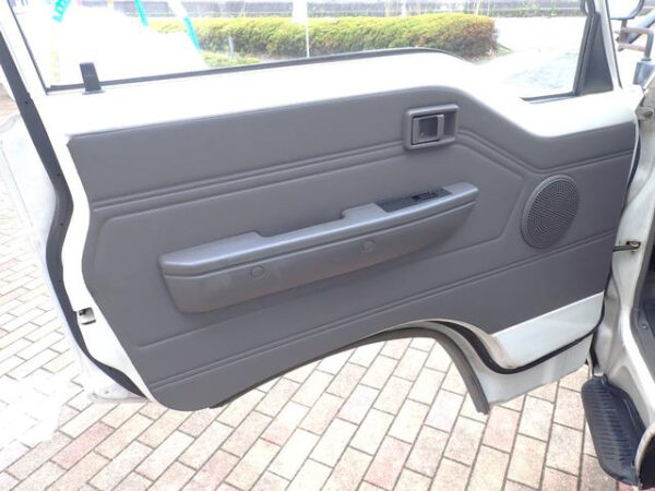 NISSAN CARVAN - Image 13