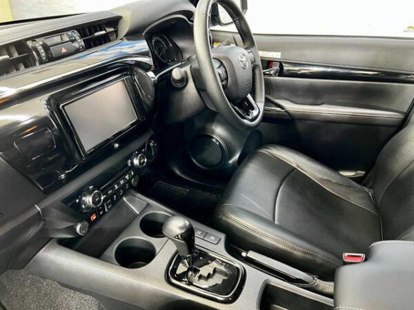 TOYOTA HILUX - Image 14