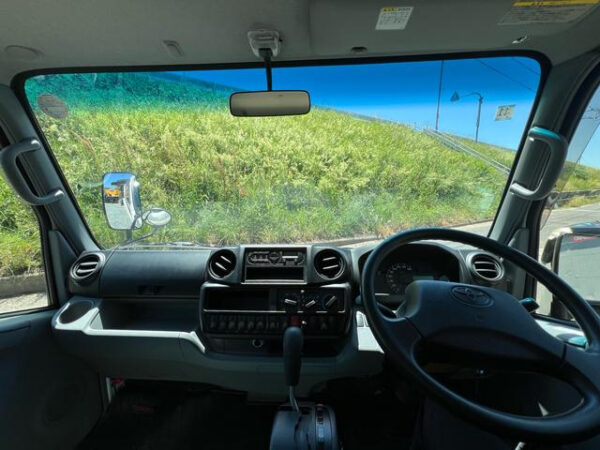 TOYOTA DYNA - Image 13