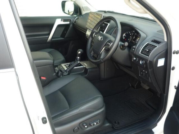 TOYOTA LAND CRUISER PRADO - Image 14