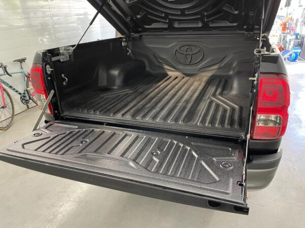 TOYOTA HILUX - Image 15