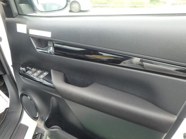 TOYOTA HILUX - Image 15